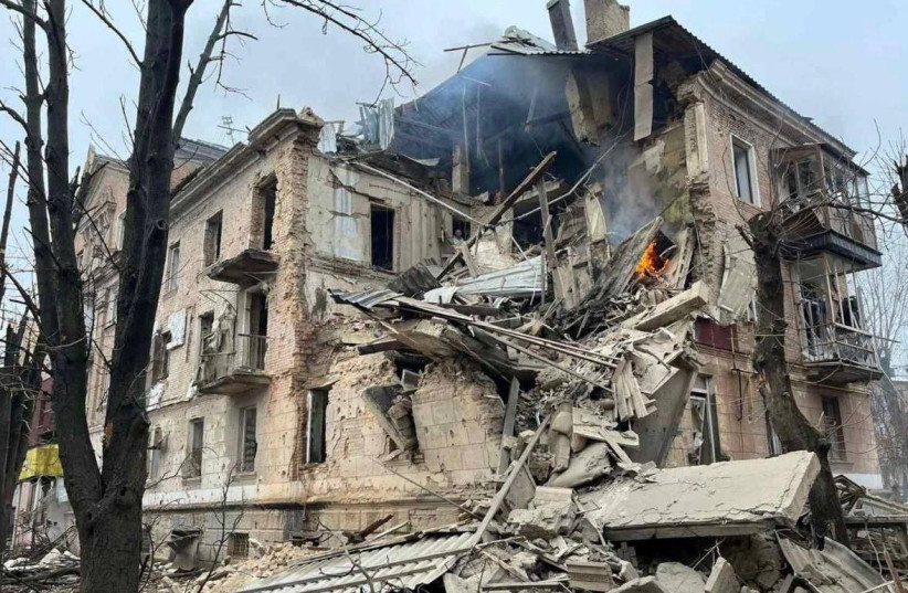  A view shows a residential building damaged by a Russian missile amid their attack on Ukraine, in Kryvyi Rih, Ukraine December 16, 2022. (credit: Press service of the State Emergency Service of Ukraine/Handout via REUTERS)