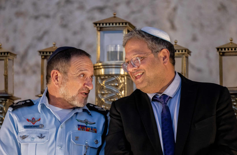 Head of the Otzma Yehudit party MK Itamar Ben-Gvir and Chief of Police Kobi Shabtai at a ceremony on the second night the Jewish holiday of Hanukkah, at the Western Wall in Jerusalem Old City, December 19, 2022.   (credit: YONATAN SINDEL/FLASH90)