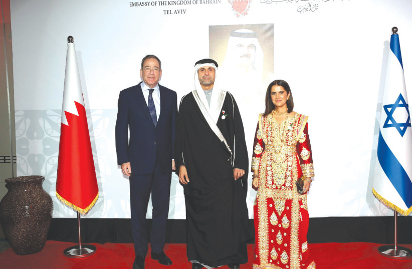  AMBASSADOR OF BAHRAIN Khaled Yusef Al Jalahma and his wife Nouf pose with US Ambassador Tom Nides (credit: Ofer Matityahu)