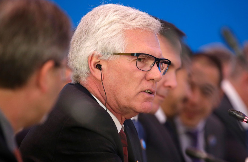  Canadian International Trade Diversification Minister Jim Carr speaks at the first China-Canada economic and financial strategy dialogue in Beijing, Nov. 12, 2018 (photo credit: Jason Lee-Pool/Getty Images)