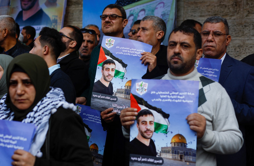  Palestinians gather during a protest following the death of senior Palestinian militant Nasser Abu Hmaid who was jailed by Israel and died in an Israeli hospital where he had been moved to after his health deteriorated, in Gaza City, December 20, 2022. (credit: REUTERS/MOHAMMED SALEM)
