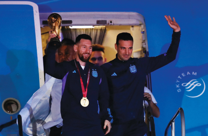  LIONEL MESSI (L) and the Argentina team arrive in Buenos Aires after winning the World Cup, Dec. 22; coach Leonel Scaloni at R.  (photo credit: AGUSTIN MARCARIAN/REUTERS)
