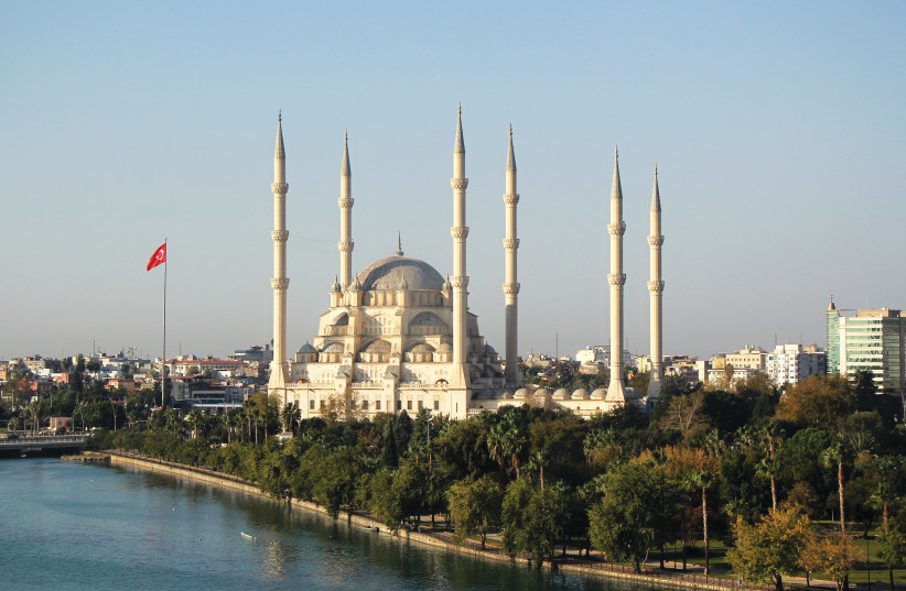  ADANA’S ENORMOUS MOSQUE, the main landmark of the city and the second largest in Turkey, lies on the banks of the Seyhan River.  (photo credit: ORI LEWIS)