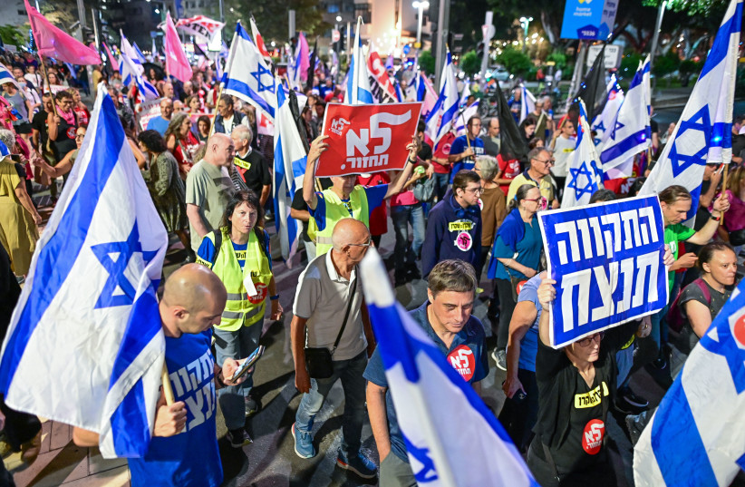  Israelis protest against head of the Likud party Benjamin Netanyahu, at Habima Square in Tel Aviv, on October 29, 2022.  (photo credit: AVSHALOM SASSONI/FLASH90)