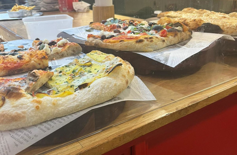  Anthony's Pizza (photo credit: NOA ROSEN)