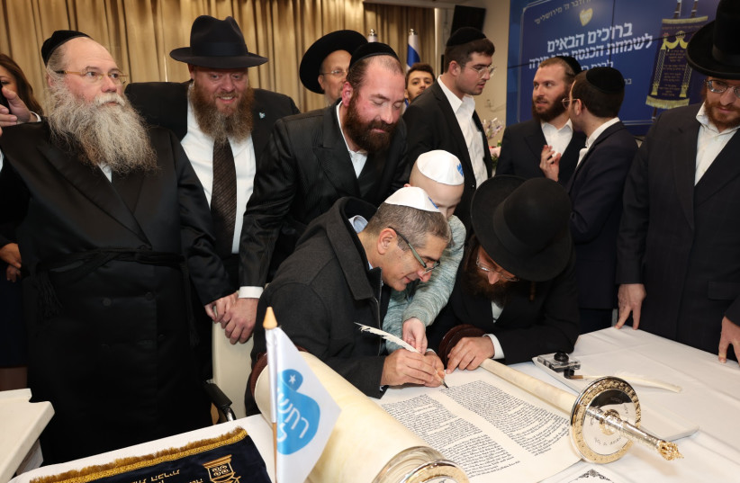  Sheba Hospital Director Yitshak Kreiss writes a letter in the Torah dedicated last week by Rachashei Lev (photo credit: Shmulik Kreizer)