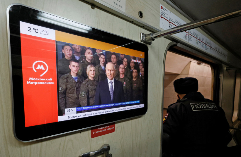  A view shows a screen broadcasting Russian President Vladimir Putin's annual New Year address to the nation, in a subway train in Moscow, Russia December 31, 2022. (credit: REUTERS/SHAMIL ZHUMATOV)