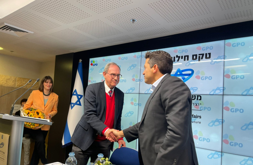  Israel's Diaspora Affairs Minister Amichai Chikli (R) is seen shaking hands with outgoing minister Nachman Shai, at the handover ceremony, in Jerusalem, on January 2, 2023. (credit: DIASPORA AFFAIRS MINISTRY)