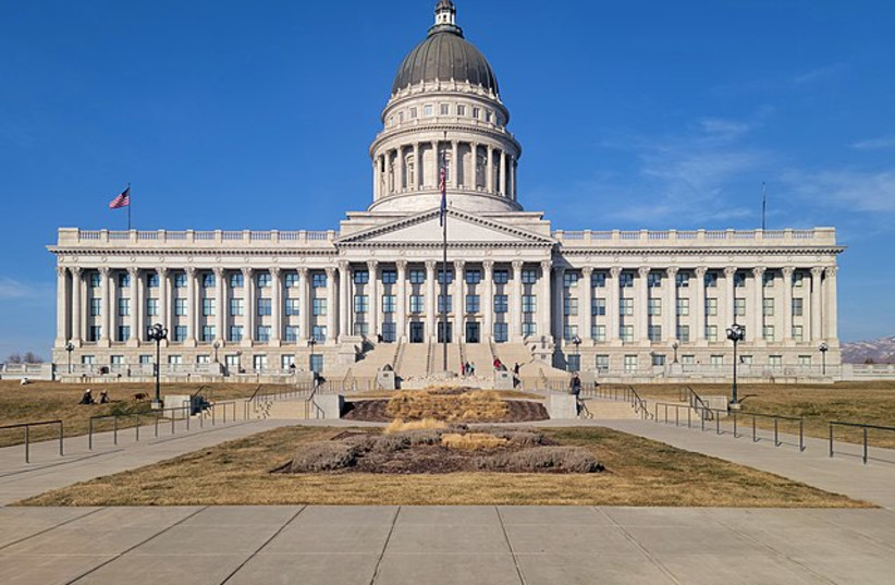  The southern side of the Capitol Building of the State of Utah as seen looking north. January 15th, 2022. (credit: Wikimedia Commons)