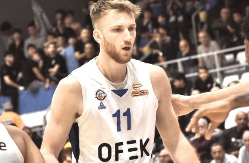  ANDY VAN VLIET and Bnei Herzliya had a slow start to the season, but the team and its Belgian forward have seemingly turned the corner of late. (photo credit: YEHUDA HALICKMAN)