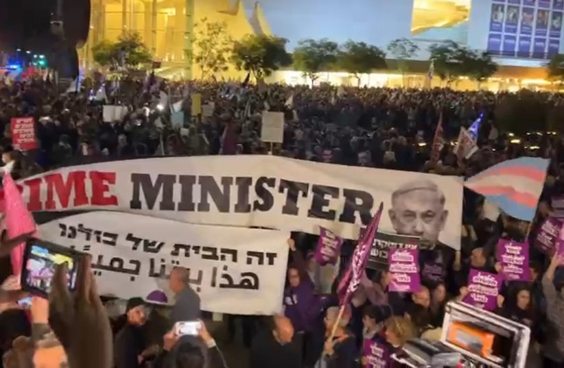 Thousands of protestors gather in Tel Aviv to protest against the new Israeli government and Justice Minister Yariv Levin's plans for judicial reform, January 7, 2023. (photo credit: SCREENSHOT/ OMDIM BYAHAD)