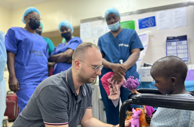  Sheba's Dr. Mattan Arazi treating a patient in Ilorin, Nigeria. (photo credit: SHEBA MEDICAL CENTER)