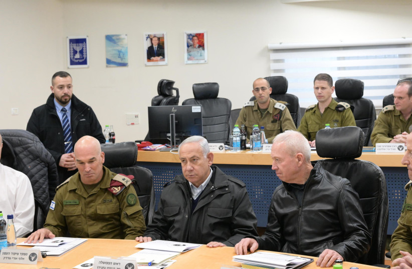  Israeli Prime Minister Benjamin Netanyahu is seen visiting IDF's Northern Command, on January 10, 2023. (credit: AMOS BEN GERSHOM/GPO)