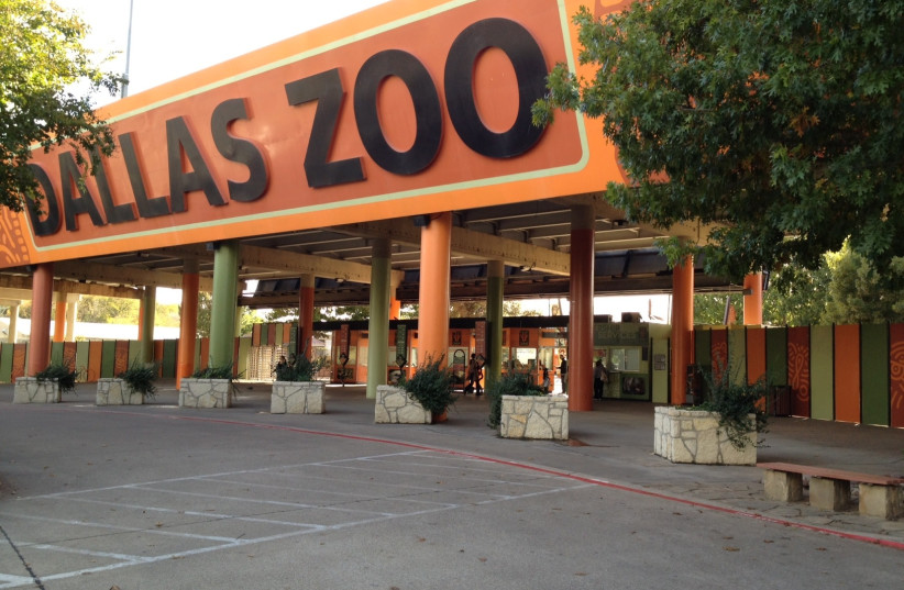 Sign at the Dallas Zoo (credit: REUTERS)