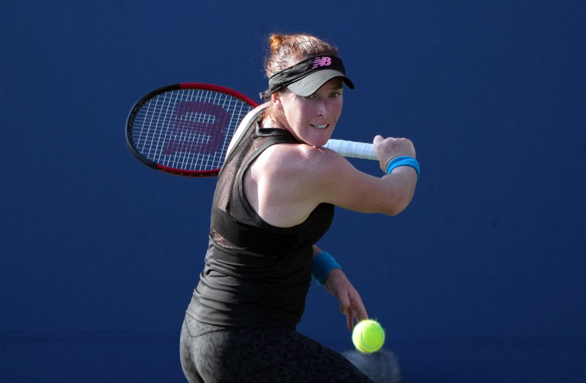 Madison Brengle of the United States hits a shot against Ons Jabeur of Tunisia on day one of the 2022 U.S. Open tennis tournament at USTA Billie Jean King National Tennis Center. (credit: JERRY LAI-USA TODAY SPORTS VIA REUTERS)