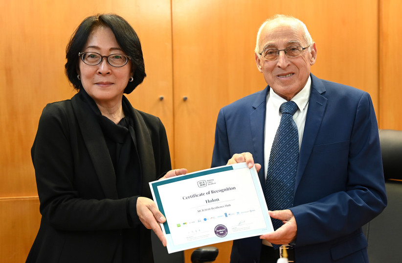  UN Undersecretary-General for Disaster Risk Reduction (UNDRR) Mami Mizutori is seen alongside Holon Mayor Motti Sasson recognizing Holon as Israel's first center of resilience against climate change crises. (photo credit: HOLON MUNICIPALITY)