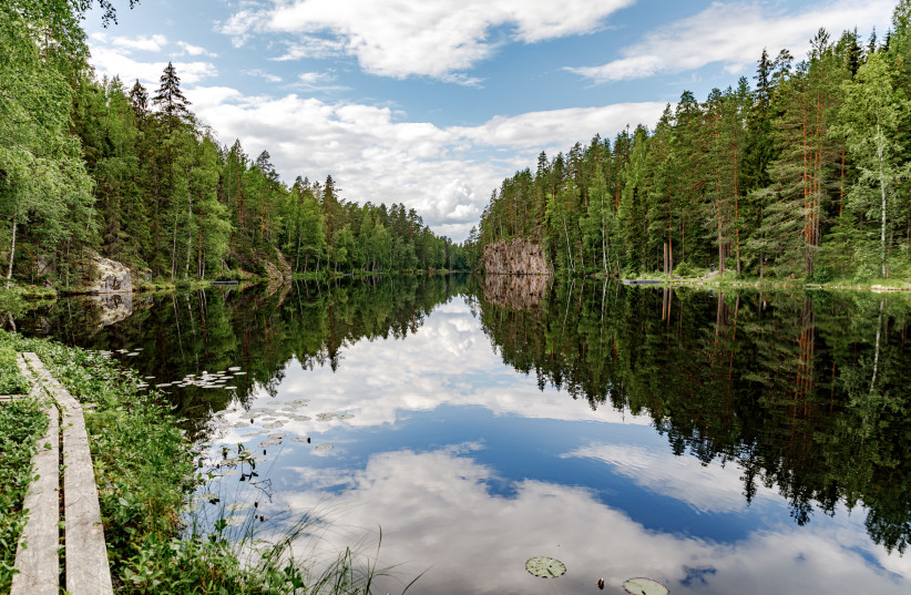  One of the three Toriseva ravine lakes, called 'Keskinen Toriseva'. (credit: Wikimedia Commons)