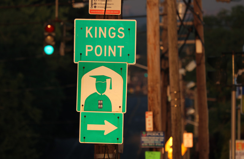  Kings Point sign (credit:  D. Benjamin Miller/Wikimedia Commons)