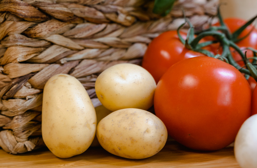  New research has found that tomatoes and potatoes contain particularly powerful plant compounds that may help fight cancer. (photo credit: PEXELS)