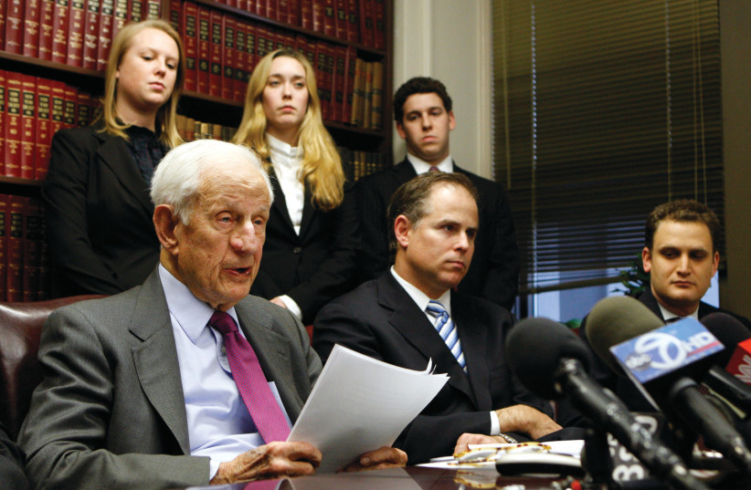  MANHATTAN DISTRICT attorney Robert M. Morgenthau (L) at a press conference in New York, 2009.  (photo credit: Shannon Stapleton/Reuters)