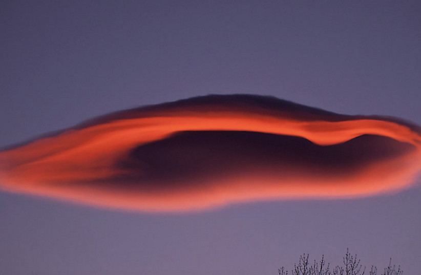  Lenticular clouds typically resembled flying saucers. (photo credit: WIKIMEDIA)