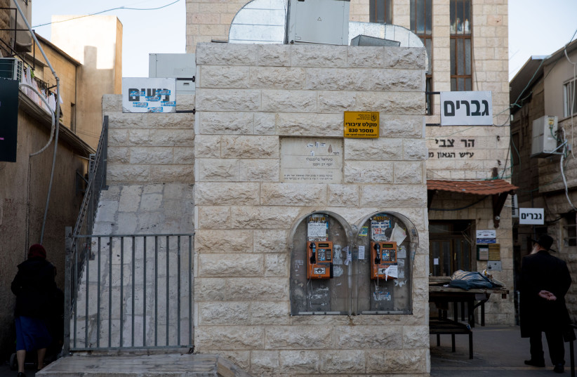  Male female segregation signs placed on a building near the Ultra orthodox neighborhood of Mea Shearim, Jerusalem, February 4, 2019.  (credit: YONATAN SINDEL/FLASH90)