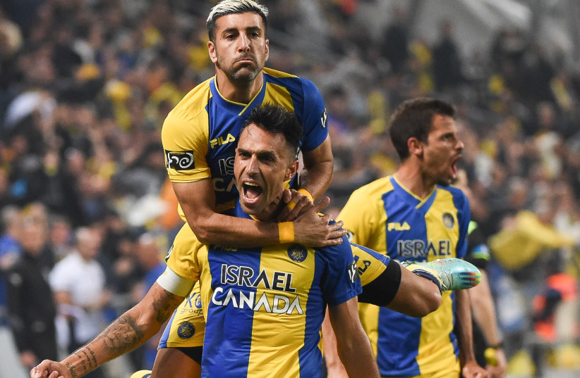  MACCABI TEL AVIV’S Eran Zahavi (front) celebrates after scoring the second of his two goals in the yellow-and-blue’s 3-0 victory over Maccabi Haifa at Bloomfield Stadium. (photo credit: BERNEY ARDOV)