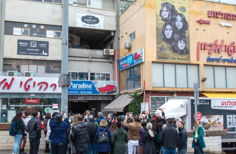 Jerusalem mural shows solidarity with Iranian protesters - Vimarsana News