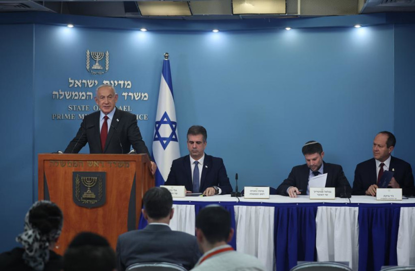  Prime Minister Benjamin Netanyahu gives a press conference about the judicial reform following warnings from many economic experts. (credit: YONATAN SINDEL/FLASH90)