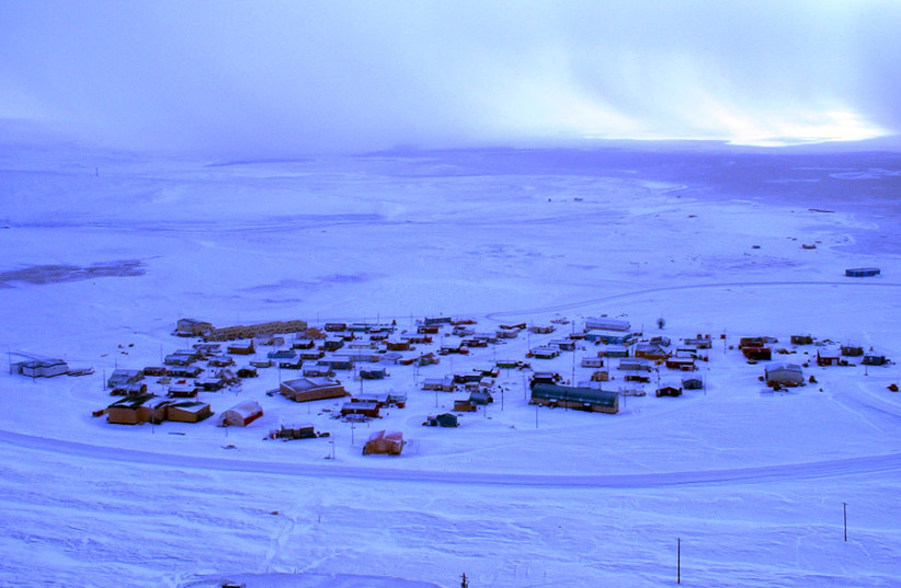  Resolute Bay, Nunavut, Canada.  (credit: Wikimedia Commons)