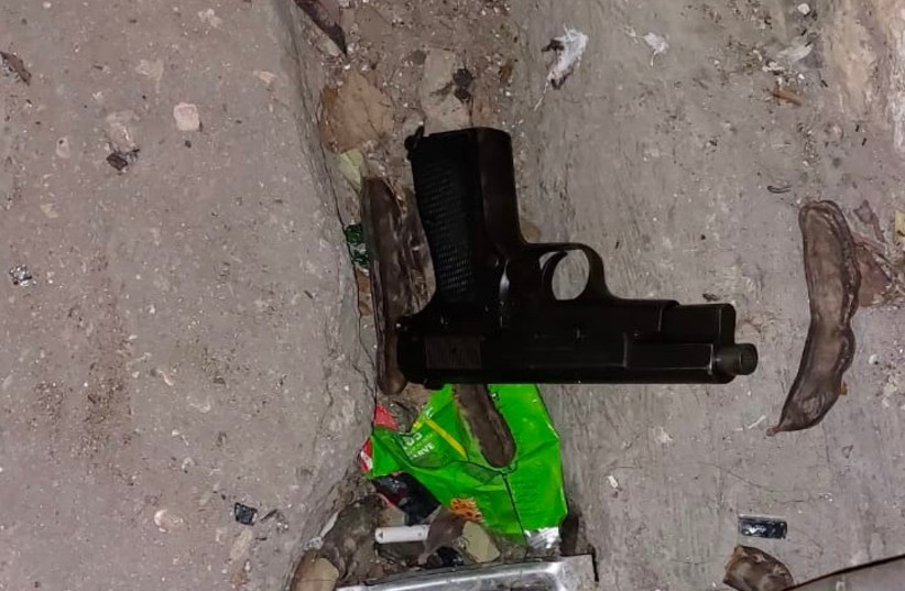  The gun the terrorist was using at the Neve Yaakov synagogue shooting. (credit: POLICE SPOKESPERSON'S UNIT)