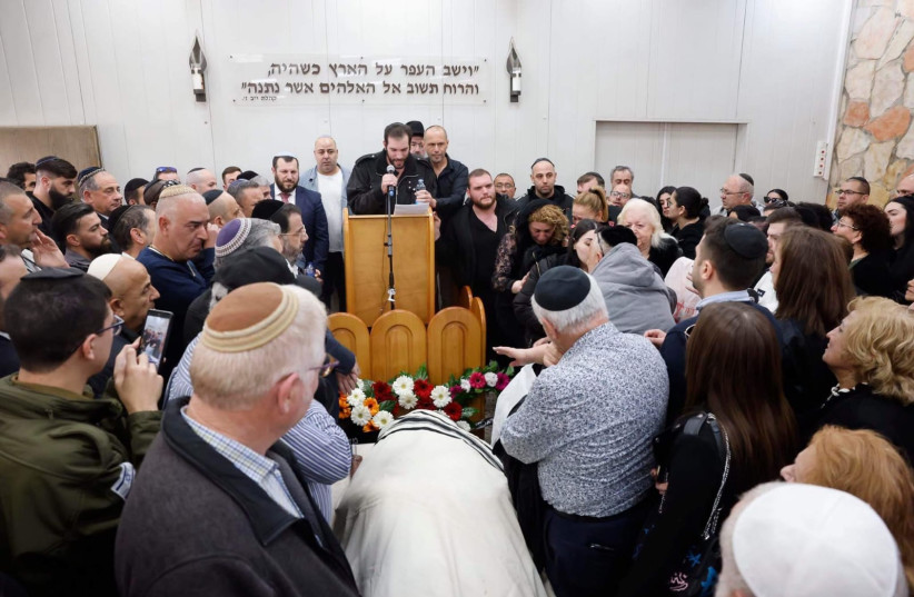  Rephael Ben Eliyahu is laid to rest in a funeral in Har Hamenuchot. (photo credit: MARC ISRAEL SELLEM)