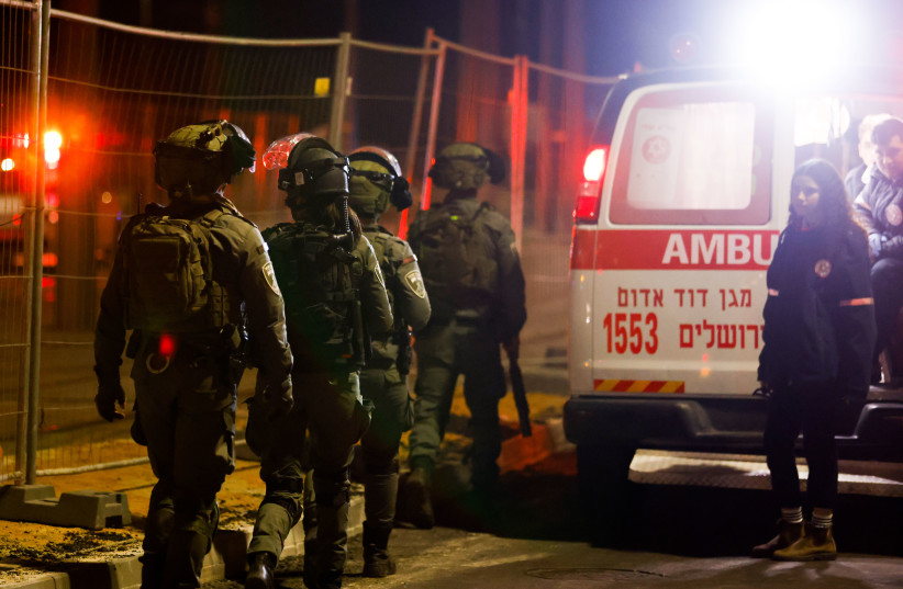  Israeli security forces and rescue forces at the scene of a shooting attack in Neve Yaakov, Jerusalem, January 27, 2023. (credit: OLIVIER FITOUSSI/FLASH90)