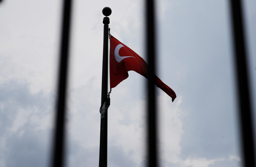  The Turkish flag flies at the Embassy of Turkey in Washington, US, August 6, 2018. (photo credit: REUTERS/BRIAN SNYDER)