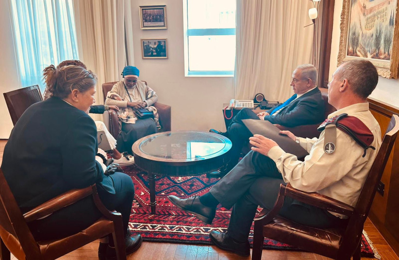Prime Minister Benjamin Netanyahu together with military secretary to the prime minister met with Avra Mengistu's mother, Agranesh, for a periodic update. (credit: PRIME MINISTER'S OFFICE)