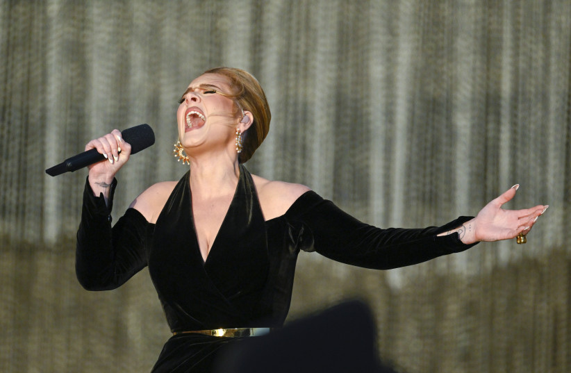  Adele performs on stage as American Express present BST Hyde Park in Hyde Park on July 01, 2022 in London, England.  (credit:  Gareth Cattermole/Getty Images for Adele)