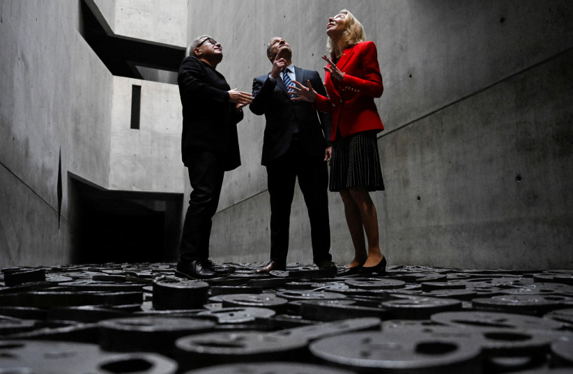  Polish-US architect Daniel Libeskind (L), the Second Gentleman of the United States Douglas Emhoff (C) and US Ambassador to Germany Amy Gutmann (R) look up as they stand on the installation by Israeli artist Menashe Kadishman in the "Memory Void" at a visit in the Jewish Museum on January 30, 2023  (photo credit:  JOHN MACDOUGALL/Pool via REUTERS)