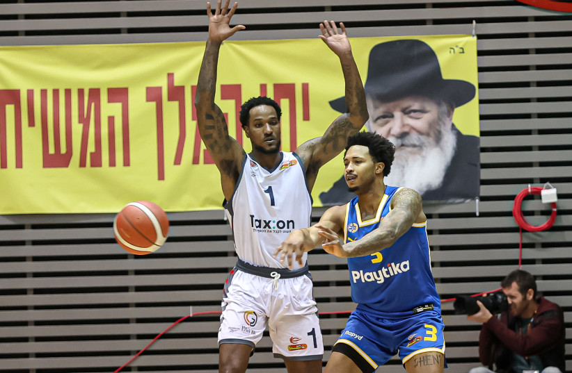  JALEN ADAMS (3) and Maccabi Tel Aviv had a very special fan watching their 100-88 road victory over Juvonte Reddic and Ironi Kiryat Ata this week. (photo credit: LILACH WEISS)