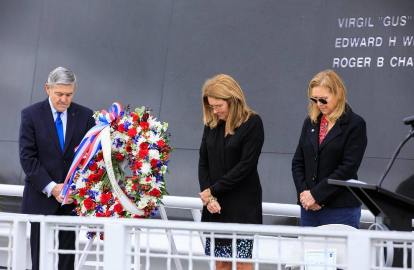  Sheryl Chafee, center, Astronauts Memorial Foundation (AMF) Board of Directors chairperson, accompanied by NASA Associate Administrator Bob Cabana, and Kennedy Space Director Janet Petro, lay a wreath in front of the Space Mirror Memorial during the Day of Remembrance on Jan. 26, 2023. (photo credit: NASA/KIM SHIFLETT)