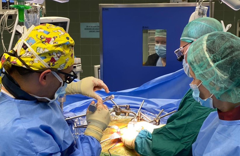  Surgeons at Shaare Zedek Medical Center in Jerusalem perform groundbreaking spinal surgery. (photo credit: Courtesy Shaare Zedek Medical Center)
