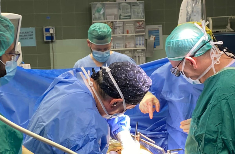  Surgeons at Shaare Zedek Medical Center in Jerusalem perform groundbreaking spinal surgery. (credit: Courtesy Shaare Zedek Medical Center)