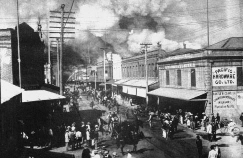  A fire in 1900 burned most of the Chinatown of Honolulu. The fire had been set to destroy houses suspected of being infected with bubonic plague. (credit: Wikimedia Commons)
