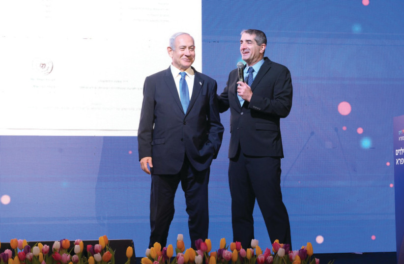  PRIME MINISTER Benjamin Netanyahu and Prof. Yitshak Kreiss.  (photo credit: AMOS BEN GERSHOM/GPO)
