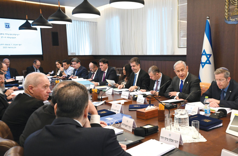  Prime Minister Benjamin Netanyahu convenes a meeting of the Israeli cabinet on January 29. Justice Minister Yariv Levin is on his right. (credit: HAIM ZACH/GPO)