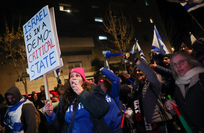  Israelis protest against the proposed changes to the legal system, at Paris Square, near the house of PM Netanyahu, in Jerusalem, on February 9, 2023. (photo credit: YONATAN SINDEL/FLASH90)