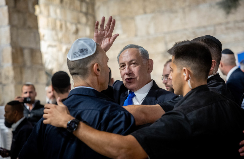  Benjamin Netanyahu visits at the Western Wall in Jerusalem's Old City, the night before the Israeli general elections, October 31, 2022 (photo credit: YONATAN SINDEL/FLASH90)