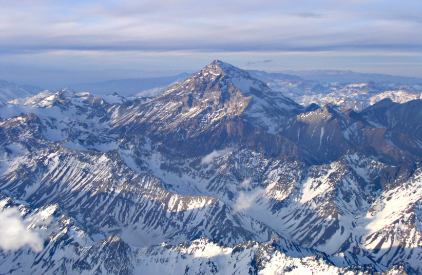  The Aconcagua, Argentina, the highest mountain in the Americas. (credit: BEATRIZ MOISSET/WIKIMEDIA COMMONS)