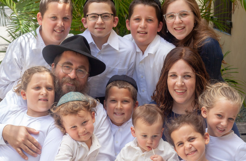  Henya Fetterman surrounded by her family. (photo credit: CHABAD.ORG)