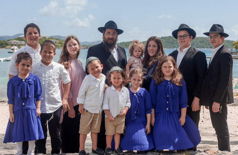  Henya Fetterman surrounded by her family. (credit: CHABAD.ORG)