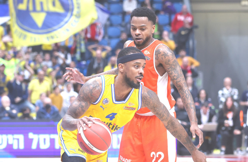 Maccabi Tel Aviv’s Lorenzo Brown led the yellow-and-blue to a 85-73 conquest of Ness Ziona. (credit: DANNY MARON)